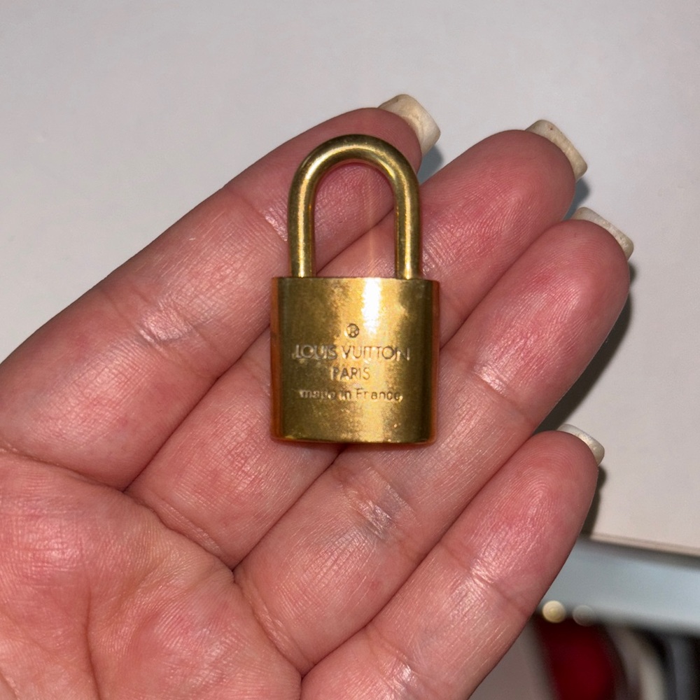 Louis Vuitton Gold-Tone Padlock with Key - 309 - GUC - Picture 4 of 6